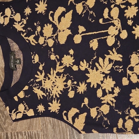 ❤️ ANN TAYLOR NAVY GOLD JACQUARD FLORAL SLEEVELESS SWEATER TOP, MEDIUM - Picture 3 of 8